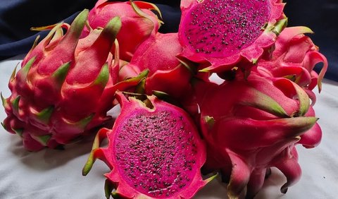 1. Buah Naga (Dragon Fruit)