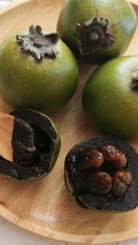 Black Sapote (Kesemek Hitam) merupakan buah asal Meksiko, Amerika Tengah, dan Kolombia.