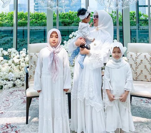 Serba Putih, Intip Potret Perayaan Ultah Reino Barack ke-39 Bareng Keluarga di Indonesia