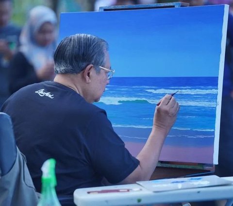 Potret Ribuan Pelajar Melukis Bareng SBY di Pantai Pacitan, Seru Banget