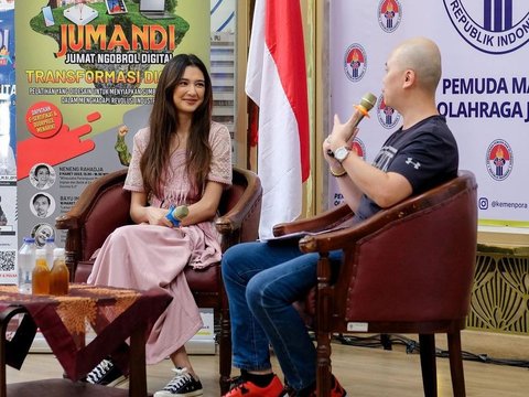 Anggun dan Cantik, Intip Potret Mikha Tambayong saat Bertugas Jadi Staf Ahli Menpora