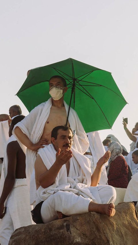 Selanjutnya, jemaah haji bisa memperbanyak istighfar, zikir, dan doa sesuai sunnah Rasulullah Saw.