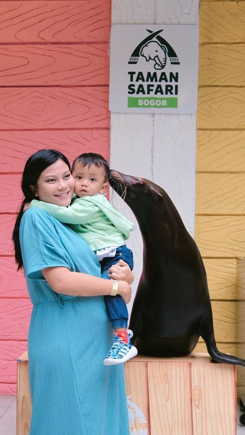 Pernikahan tersebut dikaruniai seorang anak laki-laki. Kini Hanum diketahui hamil anak kedua.