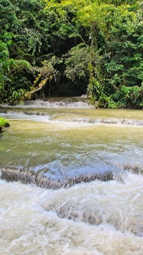 Warga Desa Sumberkare terpaksa menggunakan air sungai untuk berbagai kebutuhan.