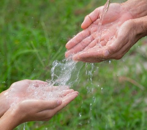 Probolinggo Terancam Kekeringan dan Krisis Air Bersih, Warga Terpaksa Minum Air Kubangan Sungai