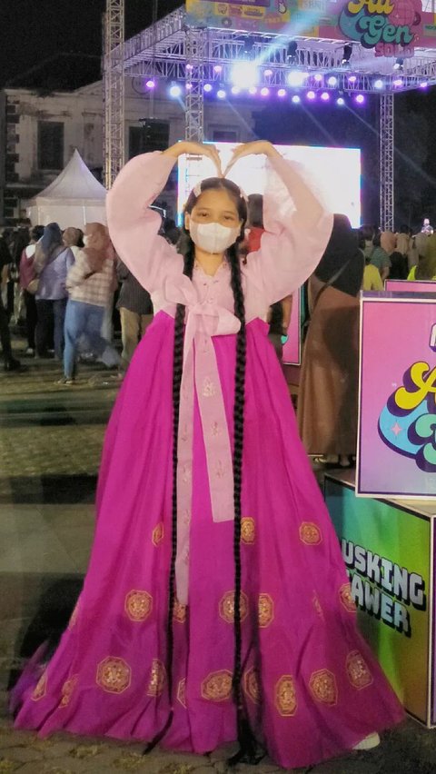 Sebagai seorang remaja, Berlian juga menyukai budaya K-Pop. Di salah satu unggahannya, ia tampak mengenakan hanbok dan menunjukkan pose hati ala bintang K-Pop.