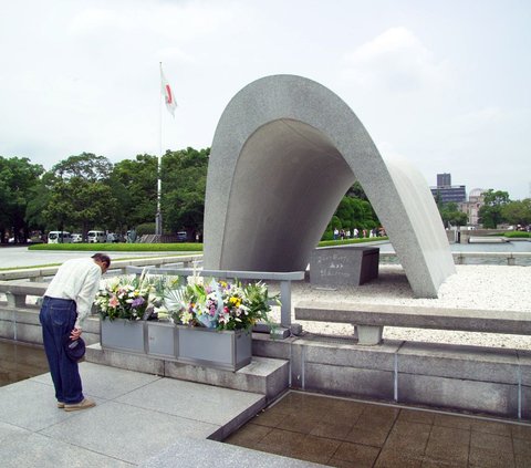 Dua ledakan di Jepang dan di Ukraina sama-sama merupakan ledakan bom nuklir, tetapi mengapa Hiroshima bisa dihuni sedangkan Chernobyl tidak?