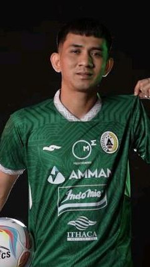 Masih dengan warna kebesaran mereka, jersey PSS Sleman untuk musim 2023/2024 identik dengan warga hijau.