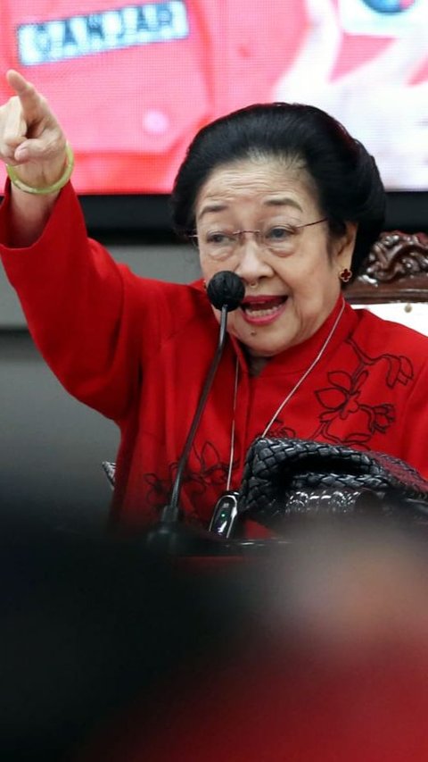 Sama seperti BJ Habibie, Presiden Megawati juga diangkat dari kursi wakil presiden menjadi presiden.