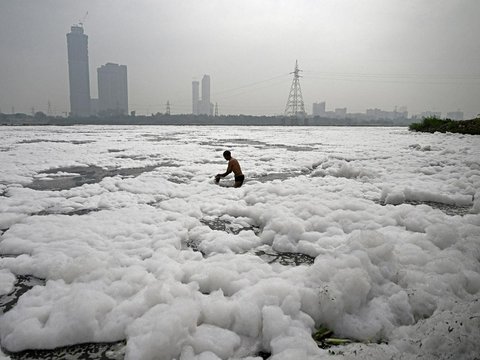 Ironi Sungai Yamuna di India