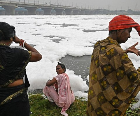 Sungai Yamuna menjadi lokasi perayaan acara keagamaan, salah satunya Festival Chhath Puja.