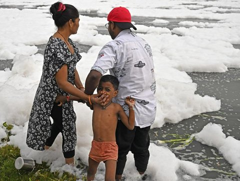 Ironi Sungai Yamuna di India