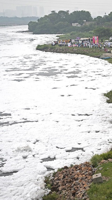 Air dari Yamuna kini harus diolah secara kimiawi sebelum dipasok ke hampir 19 juta penduduk New Delhi sebagai air minum.