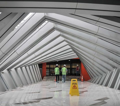 Pendaftar juga dibatasi hanya 150 orang per satu rangkaian kereta. Penumpang bebas turun di stasiun mana saja dari total 18 LRT.