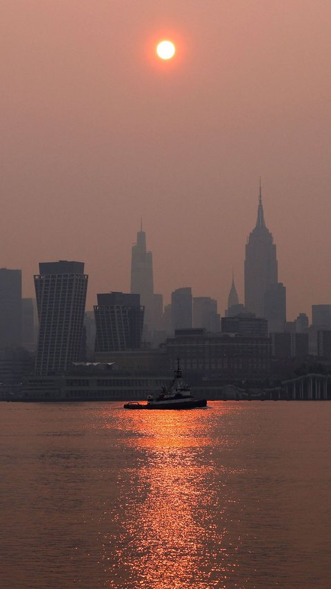 Berdasarkan situs pemantau kualitas udara IQAir pada Kamis (8/6/2023) pukul 22.00 WIB, polusi di New York menjadi yang paling buruk di dunia.