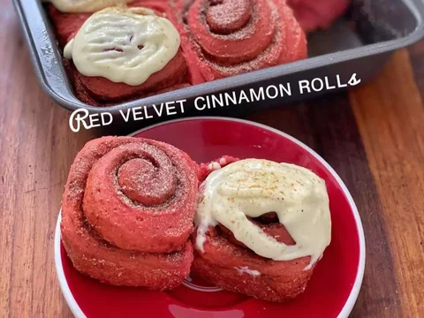 Red Velvet Cinnamon Roll