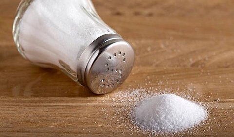4. Kurangi garam (natrium)