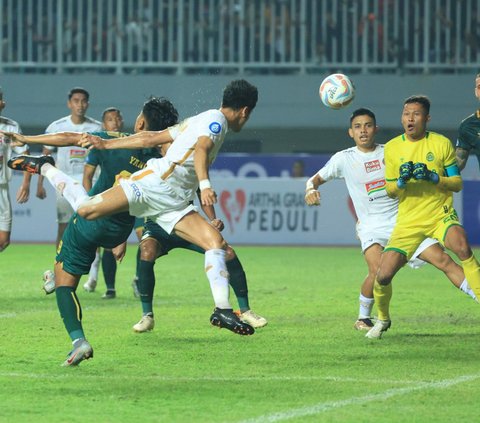 Sejak awal babak pertama, duel antara Persikabo vs Persija berjalan alot. Sejumlah peluang sempat tercipta namun kedua tim tak mampu memanfaatkannya dengan baik hingga skor kacamata menutup laga tersebut.