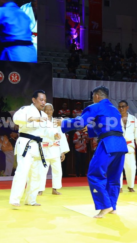 Sangar Kapolri Jenderal Listyo Sabuk Hitam Banting Lawan Hingga Tak Berkutik