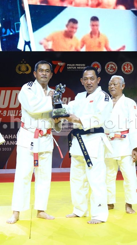 Sangar Kapolri Jenderal Listyo Sabuk Hitam Banting Lawan Hingga Tak Berkutik