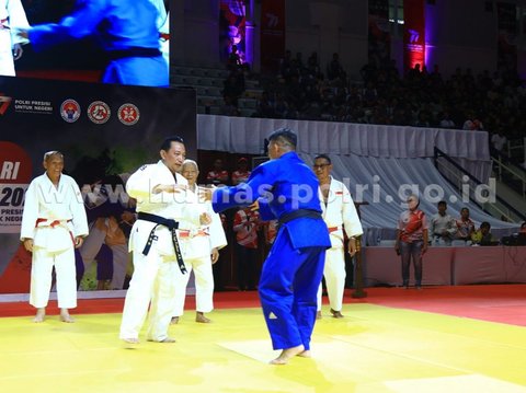 Kapolri Banting Lawan di Kejuaraan Judo