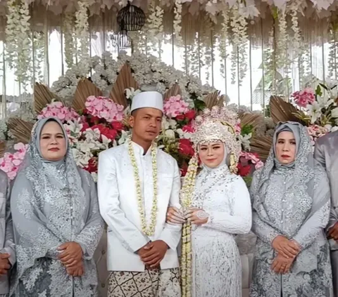 Potret Pernikahan Unik di Kampung, Bawaan Seserahan Mulai dari Kayu Bakar dan Kambing