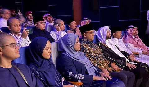 Tak lupa, Anies pun menuturkan rasa syukurnya karena bisa menghabiskan waktu bersama keluarga untuk menikmati perjalanan yang melampaui waktu.