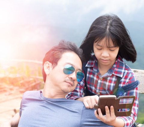 4 Ways to Make it Easier for Fathers to Communicate with Teenage Daughters