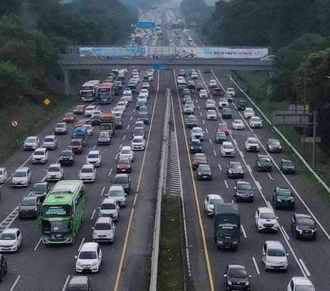 Pemerintah Joko Widodo (Jokowi) tengah gencar membangun infrastruktur untuk menekan biaya logistik. Salah satunya jalan tol.