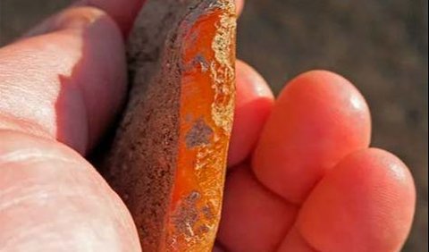 Analisis residu darah di perkakas batu yang dibuat manusia purba dan diekstraksi dari bangunan batu di situs itu mengungkapkan adanya protein hewani pada alat tersebut.
