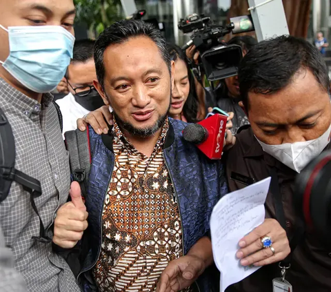 Komisi Pemberantasan Korupsi (KPK) memastikan akan mendalami unsur kerugian keuangan negara yang dilakukan mantan Kepala Bea Cukai Makassar Andhi Pramono karena memudahkan ekspor dan impor barang secara ilegal.