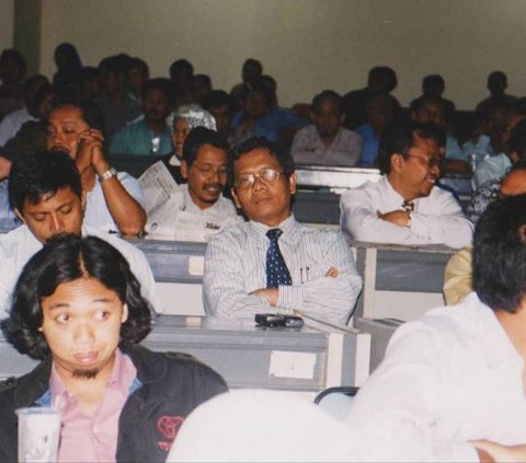 Foto-Foto Masa Muda Menko Polhukam Mahfud Md, Ada yang Rambut Masih Panjang Ikal