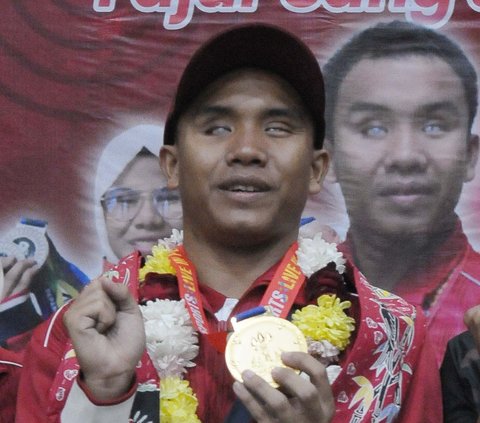 Atlet Fajar (21) berhasil meraih emas pada cabang olahraga (cabor) renang pada ajang ASEAN Para Games 2023 di Kamboja, Jakarta, Senin (10/7/2023).