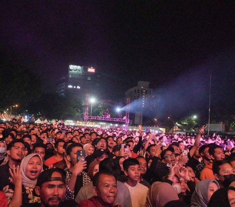 Anugerah Seniman Kota Medan Tahun 2023 diselenggarakan di Panggung Hiburan Rakyat Colorful Medan Carnival HUT ke-433 Medan di Lapangan Benteng Sabtu (9/7).