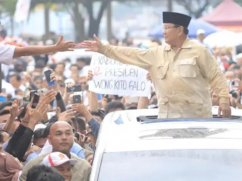 Prabowo lalu ditanya apakah melaporkan soal politik kepada Jokowi. Dia mengungkapkan, laporannya terkait tugas dan fungsinya selaku menteri Pertahanan.