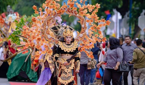 Tampilkan Parade Fashion