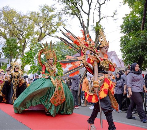 Hadirkan Parade Fashion, Intip Keseruan Pawai Colorful Medan Carnival 2023