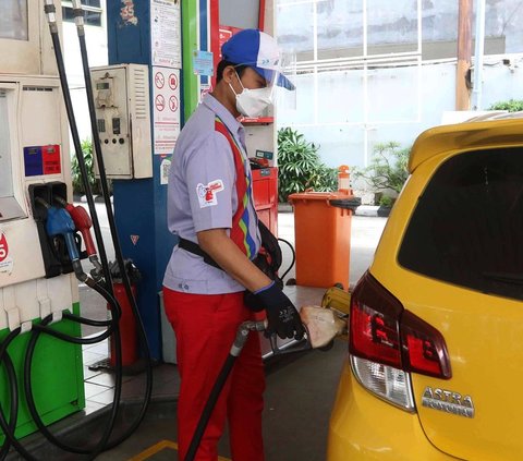 Sementara, harga jual Pertalite di tahun lalu naik dari Rp 6.750 menjadi Rp 10.000 per liter. Artinya, ada selisih harga yang cukup besar.