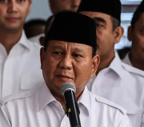 Menteri Pertahanan Prabowo Subianto menemui Presiden Joko Widodo (Jokowi) di Istana Negara, Jakarta Pusat, Senin (10/7). Prabowo melaporkan soal perkembangan pertahanan RI kepada Jokowi.