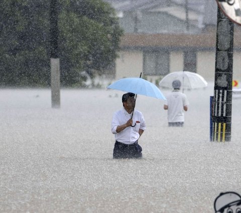 Badan Meteorologi Jepang pada hari Senin (10/7/2023) mengumumkan peringatan darurat cuaca ektrem hujan sangat lebat akan terjadi di wilayah prefektur Fukuoka dan Oita di pulau utama selatan Kyushu.