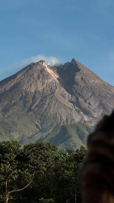 BPPTKG menyebut morfologi kubah lava di sebelah barat daya Gunung Merapi mengalami perubahan.