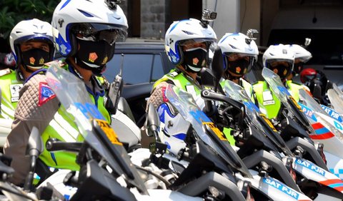 Polantas juga diminta bersikap humanis. Semua personel Operasi Patuh Candi, katanya, harus bisa menunjukkan nilai-nilai hak asasi manusia (HAM).