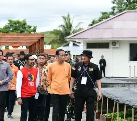 Presiden Jokowi meminta tak membesar-besarkan konflik dan permasalahan di Papua. Menurutnya, hal itu adalah masalah kecil.