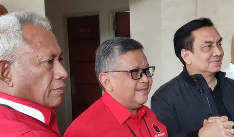 Anggota DPR Fraksi PDIP Effendi Simbolon diberikan peringatan oleh Ketua DPP PDIP Bidang Kehormatan Komarudin Watubun karena pernyataan memberikan sinyal mendukung Ketua Umum Gerindra Prabowo Subianto.