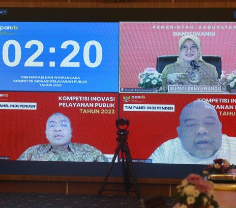 Dua inovasi Banyuwangi masuk jajaran 99 inovasi terbaik dari 3.110 inovasi se-Indonesia hasil seleksi tim panel independen yang ditunjuk Kemenpan-RB. Tim mengapresiasi dua inovasi tersebut saat Bupati Ipuk Fiestiandani mempresentasikannya untuk menuju TOP 45 Kompetisi Sistem Inovasi Pelayanan Publik (Sinovik) 2023.