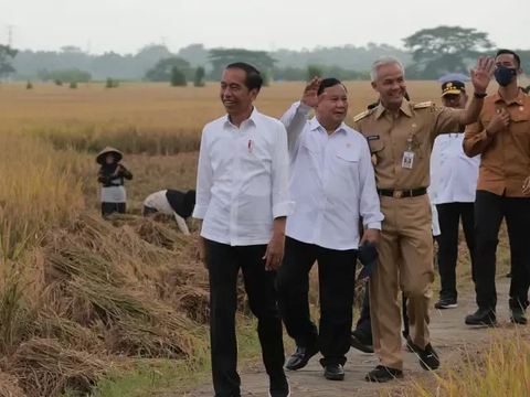 Selain itu, Prabowo Subianto memimpin elektabilitas calon presiden dengan angka 34,3 persen.