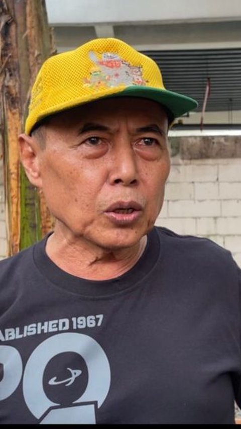 Ngadenin menceritakan, awalnya dia dan istrinya membeli lahan dan membangun rumah yang berada di pinggir jalan di lokasi tersebut pada 1999 lalu. Rumah itu sekaligus dia jadikan tempat berjualan sate.