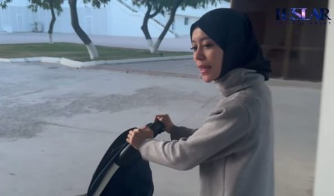 Pasangan artis, Lesti Kejora dan Rizky Billar kini tengah menikmati liburan di luar negeri.