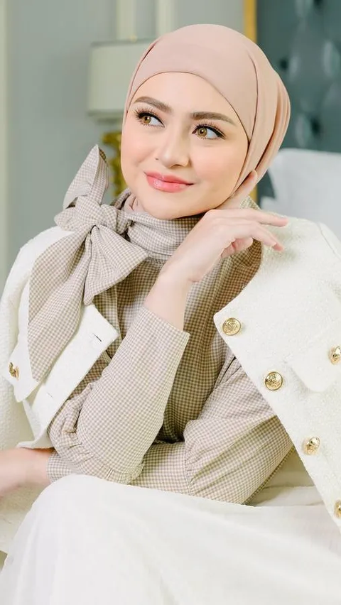 Keputusan Lepas Hijab Jadi Sorotan, Intip Potret Transformasi Nathalie Holscher