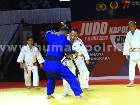 Pangkostrad Beri Sabuk Hitam dan-5 Judo ke Kapolri